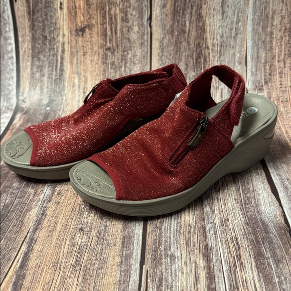 Bzees Barely Worn Women’s Red Heeled Sandals Size 6M Item #PHK6968 - Picture 2 of 5